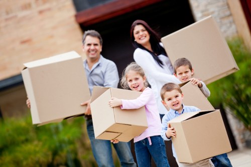 Efficient man with van delivery service in Northkensington
