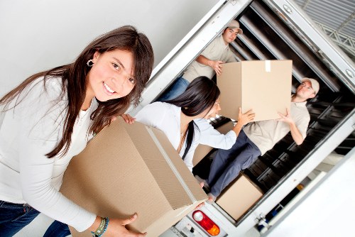 Different removal truck sizes available for hire in Northkensington